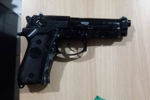 Sebuah airgun yang digunakan menodong oleh seorang pemuda asal Sragen di Jombor, Sleman, Rabu (3/4/2024) Foto: Dok Polrsta Sleman