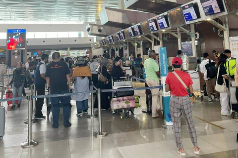 Pemudik mulai padati Terminal 3 Domestik Bandara Internasional Soekarno Hatta, Cengkareng, Rabu (3/4) Foto: Rini Friastuti/kumparan