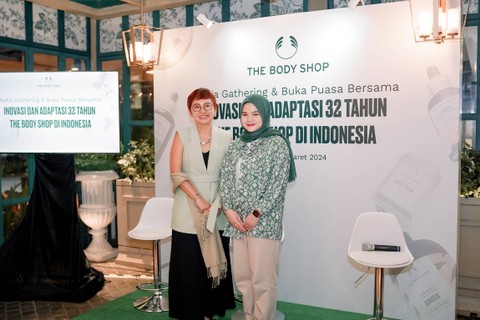CEO The Body Shop Suzy Hutomo (kiri) di Media Gathering The Body Shop Indonesia di Pondok Indah Mall 1, Jakarta Selatan, Kamis (28/3/3034). Foto: Dok. The Body Shop
