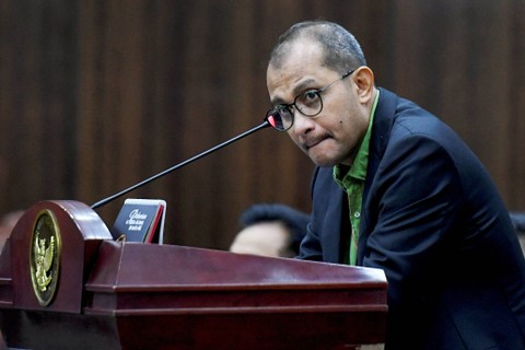 Guru Besar UGM Edward Omar Sharif Hiariej atau Eddy Hiariej memberikan keterangan sebagai ahli pihak Prabowo-Gibran saat sidang lanjutan sengketa hasil Pilpres 2024 di Mahkamah Konstitusi, Jakarta, Kamis (4/4/2024). Foto: Hafidz Mubarak A/ANTARA FOTO