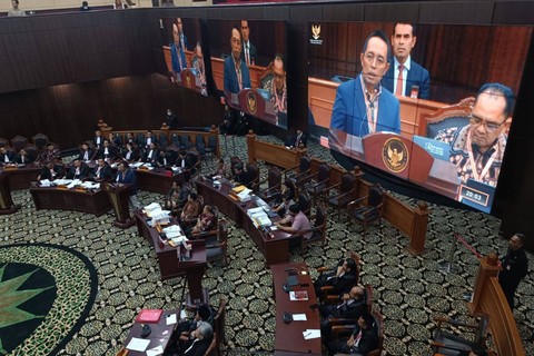 Ahli pihak terkait, Hasan Nasbi di sidang perkara Perselisihan Hasil Pemilihan Umum di Gedung MK, Jakarta, Kamis (4/4/2024). Foto: Dok Screenshoot Youtube Mahkamah Konstitusi