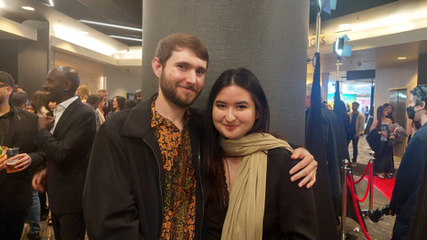 Stephanie Poetri dan kekasihnya di Gala Premier Badarawuhi Di Desa Penari, Century City AMC Theater Los Angeles, California, Kamis (4/4/2024). Foto: Caroline Pramantie/kumparan