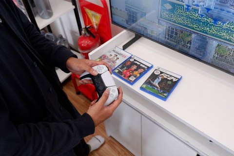 Posko Serambi MyPertamina di rest area KM 57 untuk pemudik mobil dengan fasilitas game konsol. Foto: Aditya Pratama Niagara/kumparan