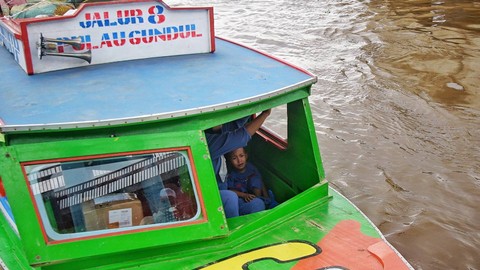 Kapal speedboat yang kerap menjadi pilihan transportasi sungai para pemudik di Palembang mendekati lebaran, Jumat (5/4) Foto: ary priyanto/urban id