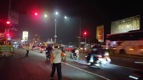 Pemudik mulai padati jalur pantura, Jumat (5/4/2024). Foto: kumparan