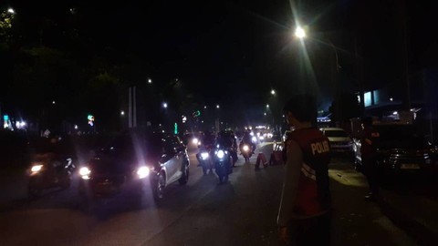 Pengaturan arus lalu lintas di Jalan Raya Serang dari Tangerang menuju Merak, Jumat (5/4/2024). Foto: Dok. Istimewa