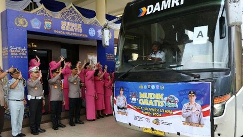 Kapolda Sulawesi Utara, Irjen Pol Yudhiawan, bersama jajaran dan undangan, melepas bus mudik gratis tujuan Provinsi Gorontalo.