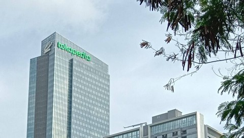 Ilustrasi cara cek resi kurir rekomendasi Tokopedia. Foto: Unsplash/Anang Ma'ruf