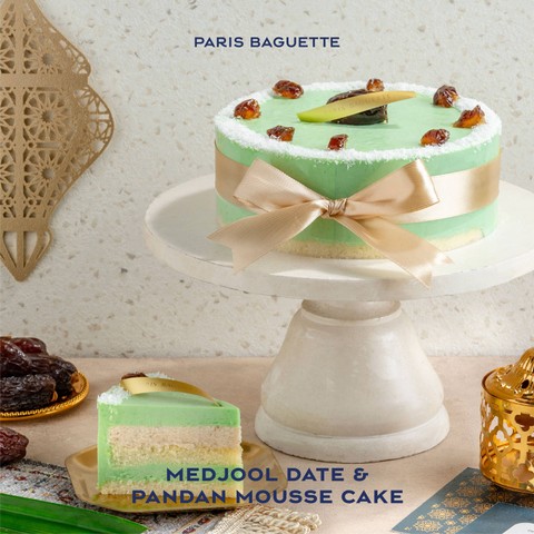 Hamper Medjool Date & Pandan Mousse Cake. dok: Paris Baguette