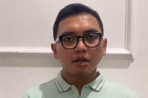 Pria di Jakarta Selatan meludah dan tak terima ditegur saat parkir di tengah jalan. Foto: X/@BolaBolaAja