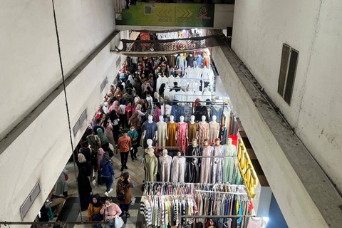 Suasana Blok B di Pasar Tanah Abang, Jakarta Minggu (7/4/2024) Foto: Widya Islamiati/kumparan
