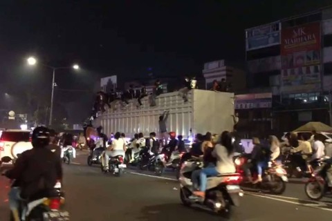 Konvoi malam takbiran di Jakarta, Selasa (9/4/2024). Foto: Andreas Ricky Febrian/kumparan