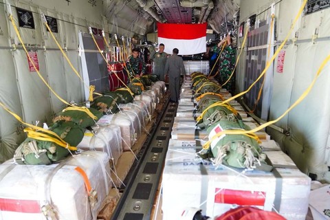 Bantuan yang dikirimkan terdiri dari 20 paket, masig-masing 160 kg. Foto: Dok Puspen TNI