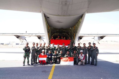 Pesawat Hercules TNI AU C 130 J (A-1340) Sukses Terjunkan Bantuan di Gaza, Selasa (9/4/2024) Foto: Dok Puspen TNI