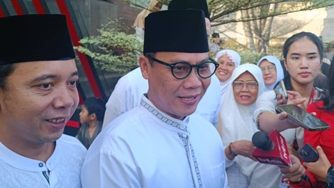 Ketua DPP PDI Perjuangan, Ahmad Basarah usai melaksanakan salat Id di Masjid At Taufiq, Lenteng Agung, Jakarta Selatan, Rabu (10/4/2024). Foto: Fadlan Nuril Fahmi/kumparan