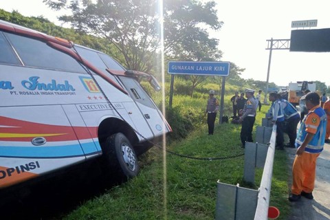 Bus Rosalia Indah kecelakaan di Tol Kendal.  Foto: Dok.  Istimewa