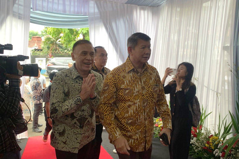 Hashim Djojohadikusumo dan Iwan Bule tiba di open house Ketua Harian DPP Gerindra Sufmo Dasco Ahmad, Kamis (11/4/2024). Foto: Paulina Herasmaranindar/kumparan