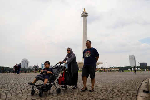 Suasana di Monumen Nasional (Monas), Jakarta, Kamis (11/4/2024). Foto: Iqbal Firdaus/kumparan