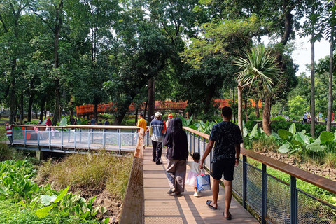 Tebet Eco Park tidak terlalu ramai saat libur Lebaran 2024, Kamis (11/4/2024) Foto: Thomas Bosco/kumparan