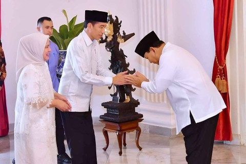 Prabowo Subianto bersama putranya bersilaturahmi Lebaran hari kedua mengunjungi Presiden Jokowi, Kamis (11/4/2024) Foto: Dok Tim Prabowo