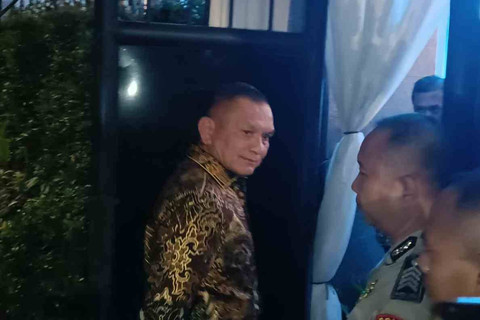 Sekjen Partai Golkar Lodewijk Paulus mendatangi kediaman Airlangga Hartarto di Jalan Widya Chandra III Nomor 6, Jakarta Selatan, Kamis (11/4/2024) Foto: Fadlan Nuril Fahmi/kumparan