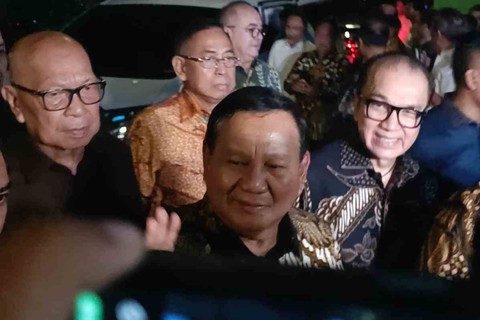 Capres dengan suara terbanyak, Prabowo Subianto mendatangi kediaman Airlangga Hartarto di Jalan Widya Chandra III Nomor 6, Jakarta Selatan, Kamis (11/4/2024) Foto: Fadlan Nuril Fahmi/kumparan