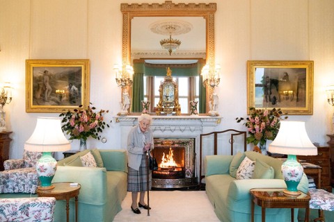 Ratu Elizabeth II di Kastil Balmoral di Ballater, Skotlandia, pada 6 September 2022. Foto: JANE BARLOW/Pool/AFP
