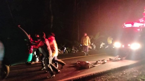 Sebanyak 10 Motor dan Mobil Dinas PLN Kecelakaan di Jalur Gumitir, Tergelincir Akibat Tumpahan Solar. Foto: Dok mili.id