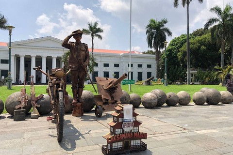 Para peraga tentara di Kota Tua, Jakarta. Foto: Andreas Ricky Febrian/kumparan