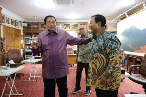 Momen Silaturahmi Capres dengan suara terbanyak Prabowo Subianto dan Presiden ke-6 RI SBY di Cikeas, Jumat (12/4) malam. Foto: Dok. Istimewa