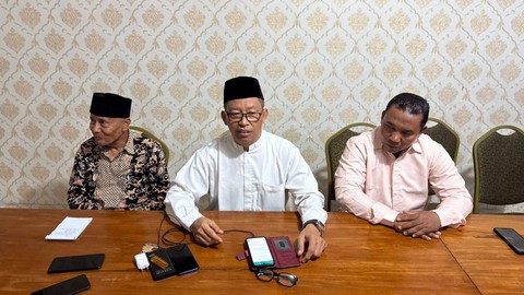 Konferensi pers terkait materi khutbah Salat Idul Fitri di Tamanan, Banguntapan, Bantul, yang viral karena bermuatan politik. Foto: Arif UT/Pandangan Jogja