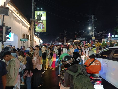 Suasana di kawasan Malioboro, Kota Yogyakarta di H+4 Lebaran 2024, Sabtu (13/4).   Foto: Arfiansyah Panji Purnandaru/kumparan