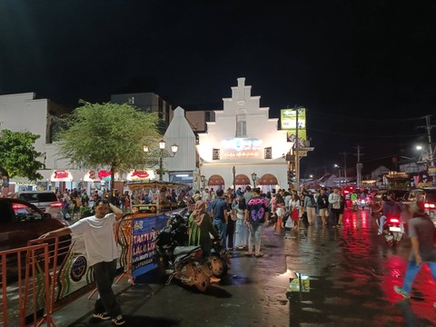 Suasana di kawasan Malioboro, Kota Yogyakarta di H+4 Lebaran 2024, Sabtu (13/4).   Foto: Arfiansyah Panji Purnandaru/kumparan