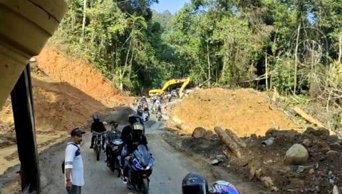 Kondisi jalinbar KM 257+600 Pekon Kubu Perahu, Kecamatan Balik Bukit, Kabupaten Lampung Barat. | Foto: Ist