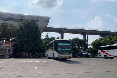 Suasana di Terminal Kampung Rambutan, Jakarta Timur jelang berakhirnya cuti bersama Lebaran 2024, Minggu (14/4/2024). Foto: Luthfi Humam/kumparan