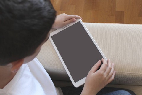 Ilustrasi akibat main hp terlalu lama - Sumber: pixabay.com/gemmamm