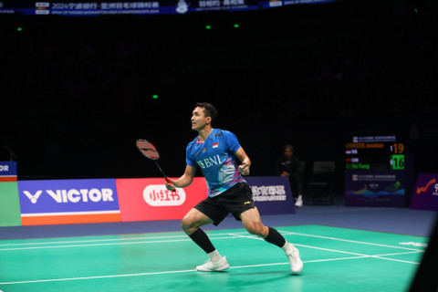 Tunggal putra Indonesia Jonatan Christie dalam partai final Badminton Asia Championship 2024 di China, Minggu (14/4/2024). Foto: PBSI