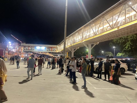Suasana di areal parkir Dermaga Eksekutif Pelabuhan Bakauheni, Lampung. | Foto: Eka Febriani/ Lampung Geh