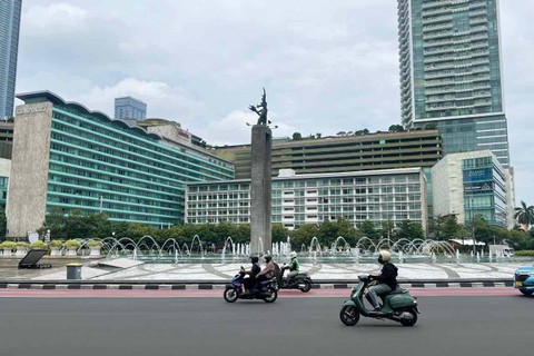Situasi lalin di Jakarta sehari sebelum pekan cuti bersama lebaran usai, Senin (15/4/2024) Foto: Haya Syahira/kumparan