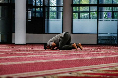 Ilustrasi untuk Tata Cara Sholat Maghrib 3 Rakaat. Sumber: Unsplash/Aldrin Rachman Pradana