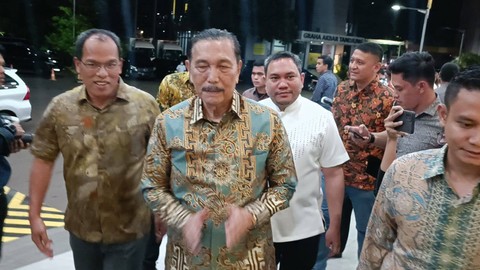 Menko Marves, Luhut Binsar Panjaitan hadiri acara Halal bi Halal di Kantor DPP Partai Golkar, Jakarta Barat, Senin (15/4/2024). Foto: Zamachsyari/kumparan
