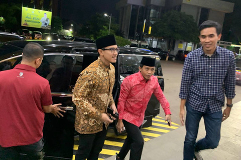 Ketum PSI, Kaesang Pangarep serta Sekjen PSI Raja Juli Antoni tiba di acara Halal Bil halal di DPP Golkar, Jakarta, Senin (15/4/2024). Foto: Luthfi Humam/kumparan