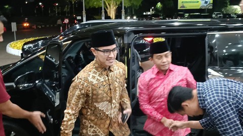 Ketum PSI, Kaesang Pangarep serta Sekjen PSI Raja Juli Antoni tiba di acara Halal Bil halal di DPP Golkar, Jakarta, Senin (15/4/2024). Foto: Zamachsyari/kumparan