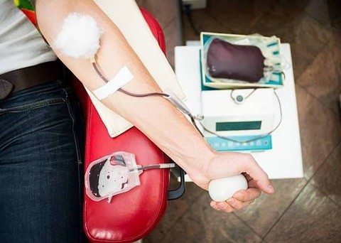 Ilustrasi Syarat Donor Darah PMI. Sumber: Unsplash/Vesnaandjic