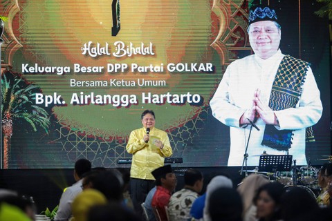 Ketua Partai Golkar Airlangga Hartarto memberikan sambutan di acara Halalbihalal di DPP Golkar, Jakarta, Senin (15/4/2024). Foto: Iqbal Firdaus/kumparan