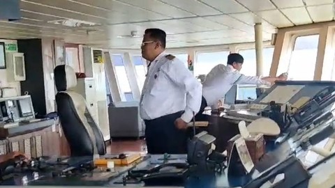 Suasana di kokpit Kapal Motor Penyebrangan (KMP) Sebuku. Foto: kumparan