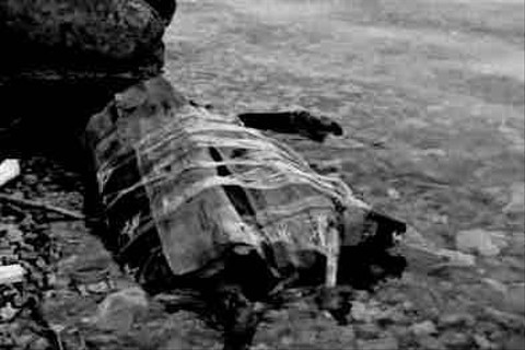 Sesosok mayat dengan kondisi terlihat seperti ditutup kardus yang dilakban.ditemukan di Pulau Pari, Kepulauan Seribu. Foto: Dok. Istimewa