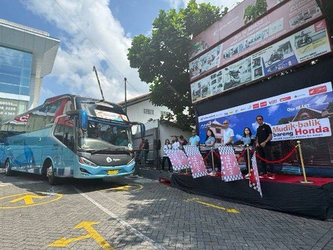 Pelepasan bis pemudik Jogja yang akan kembali ke Jakarta di Astra Motor Center Jogja. Foto: Dok. Astra Motor Yogyakarta