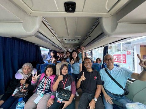 Pemudik Jogja yang kembali ke Jakarta menggunakan bus fasilitas Astra Motor Yogyakarta. Foto: Dok. Astra Motor Yogyakarta