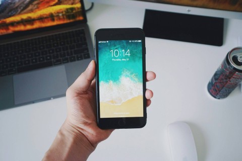 Ilustrasi untuk Mengapa Telepon Genggam Disebut Telepon Pintar. Sumber: Unsplash/Nicolas Hirajeta